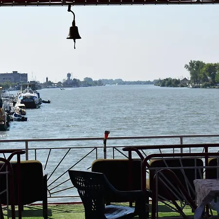 Plutitor Carpatia St. Constantin Botel Sulina